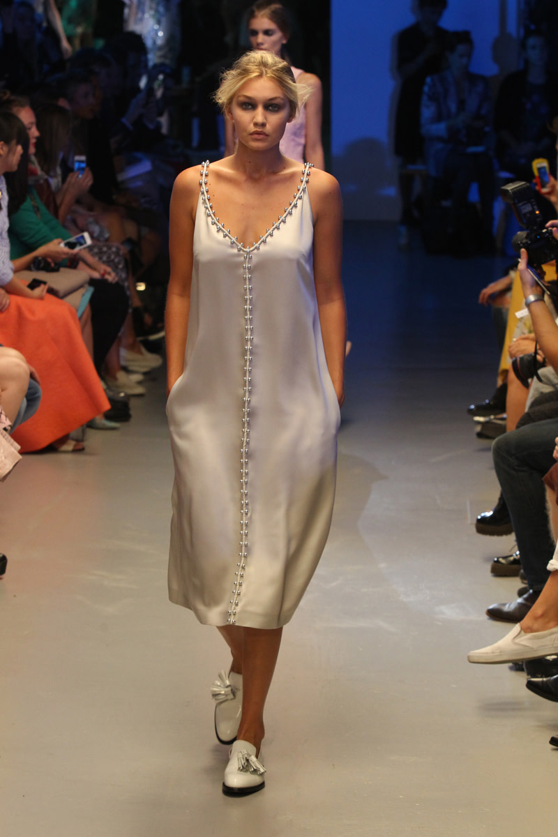 rookie-2014-gigi-hadid-lfw-giles.jpg